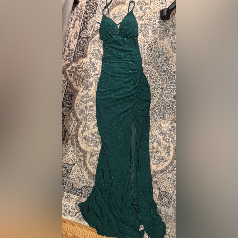 Sparkly green dress from Windsor for hoco, prom, winter formal